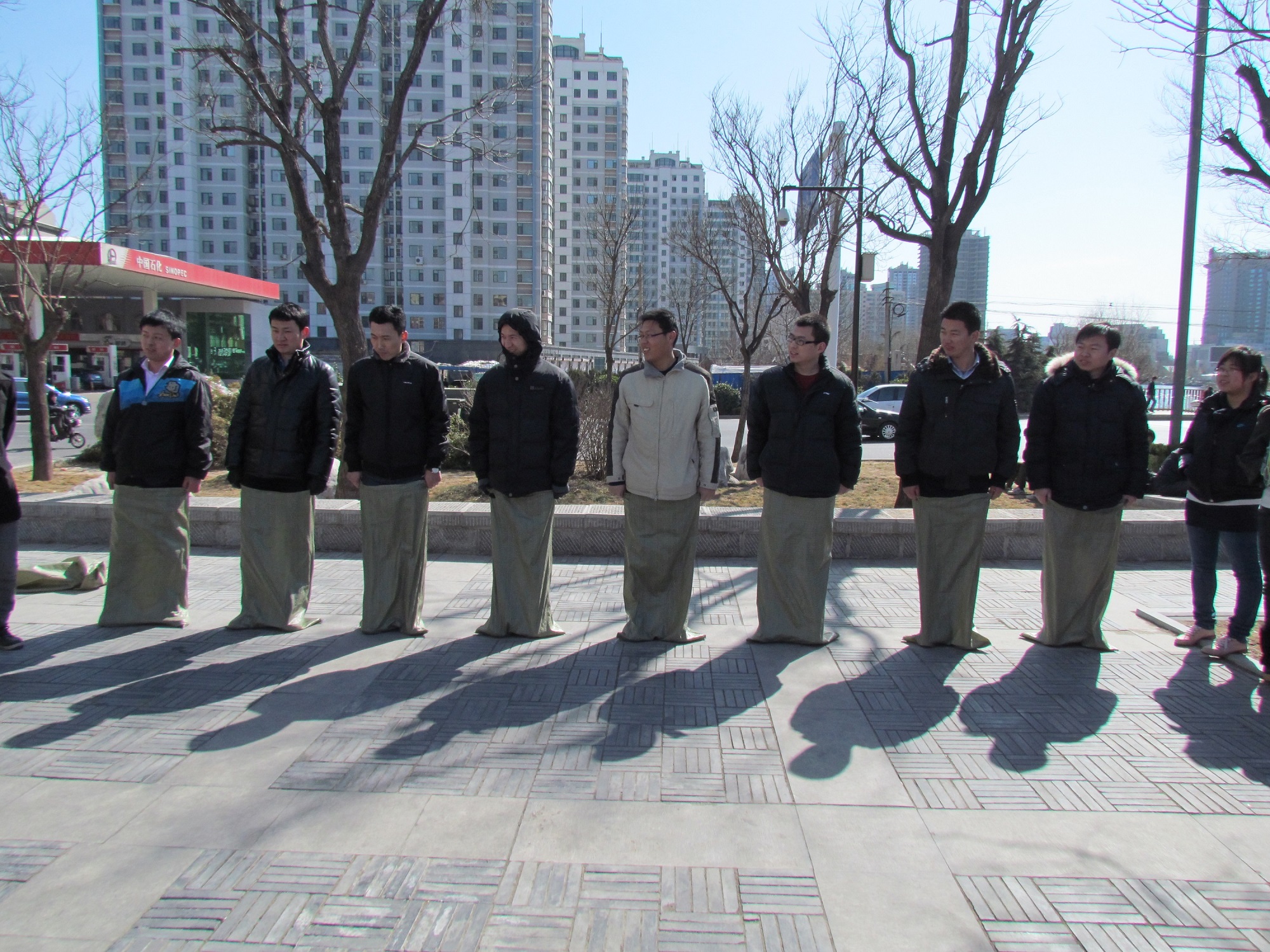 威龍公司組織外出拓展訓(xùn)練活動(dòng)