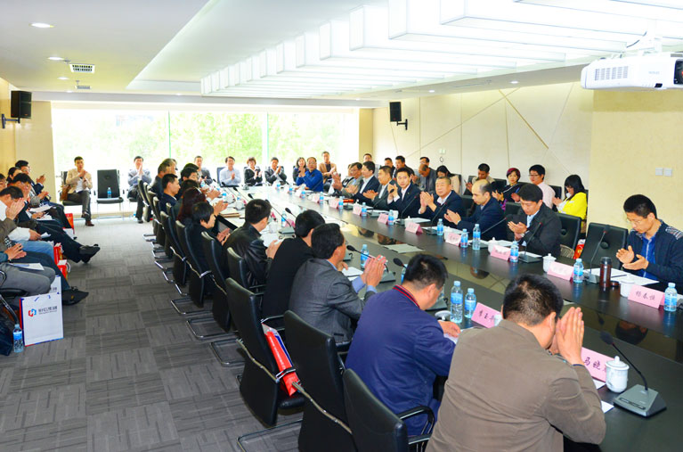 熱烈慶祝濰坊企業(yè)家俱樂部聯(lián)盟籌備會(huì)議暨第一屆理事會(huì)一次會(huì)議勝利召開