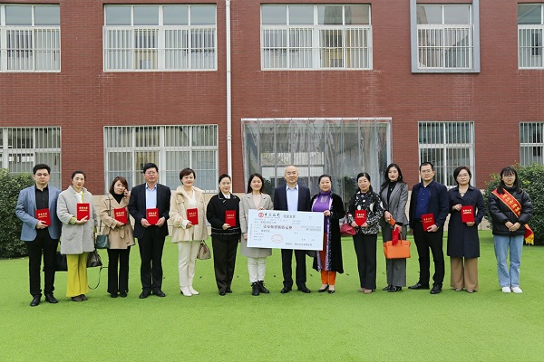 【綠地茵茵，情暖校園】威龍公司參與濰城實(shí)驗(yàn)小學(xué)捐款活動(dòng)